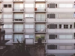 A escolha de portas e janelas interfere no isolamento acústico dos ambientes – Entenda 1 ESAF Blog A escolha de portas e janelas interfere no isolamento acustico dos ambientes – Entenda 1 1024x768 1